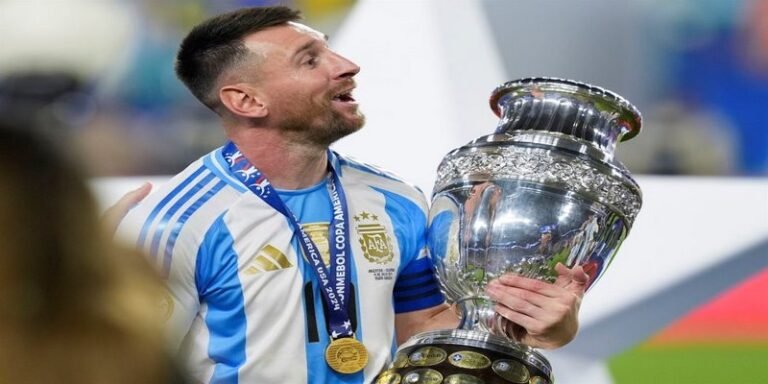 Messi từ giã đội tuyển Argentina, khép lại kỷ nguyên vàng